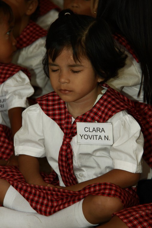 Duduk Hening Cahaya